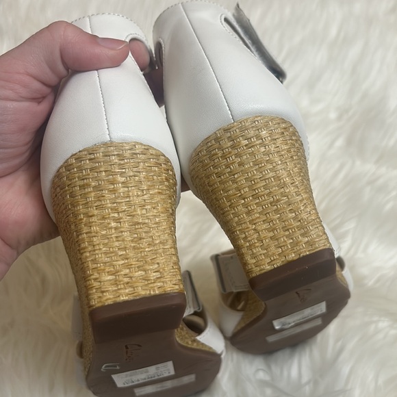 NWT Clarks Collection Ultimate Comfort Kyarra Joy White Leather Wedge Sandals - Picture 6 of 11